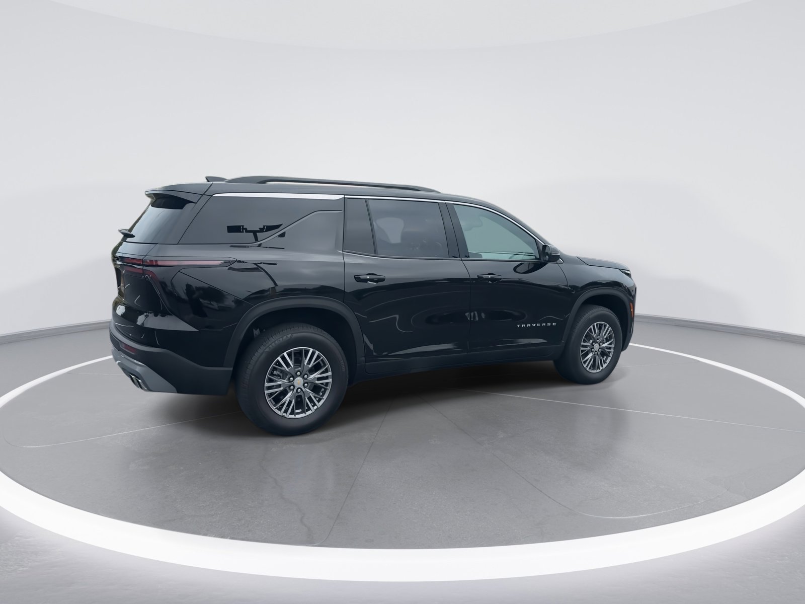 Used 2025 Chevrolet Traverse LT FWD image 9