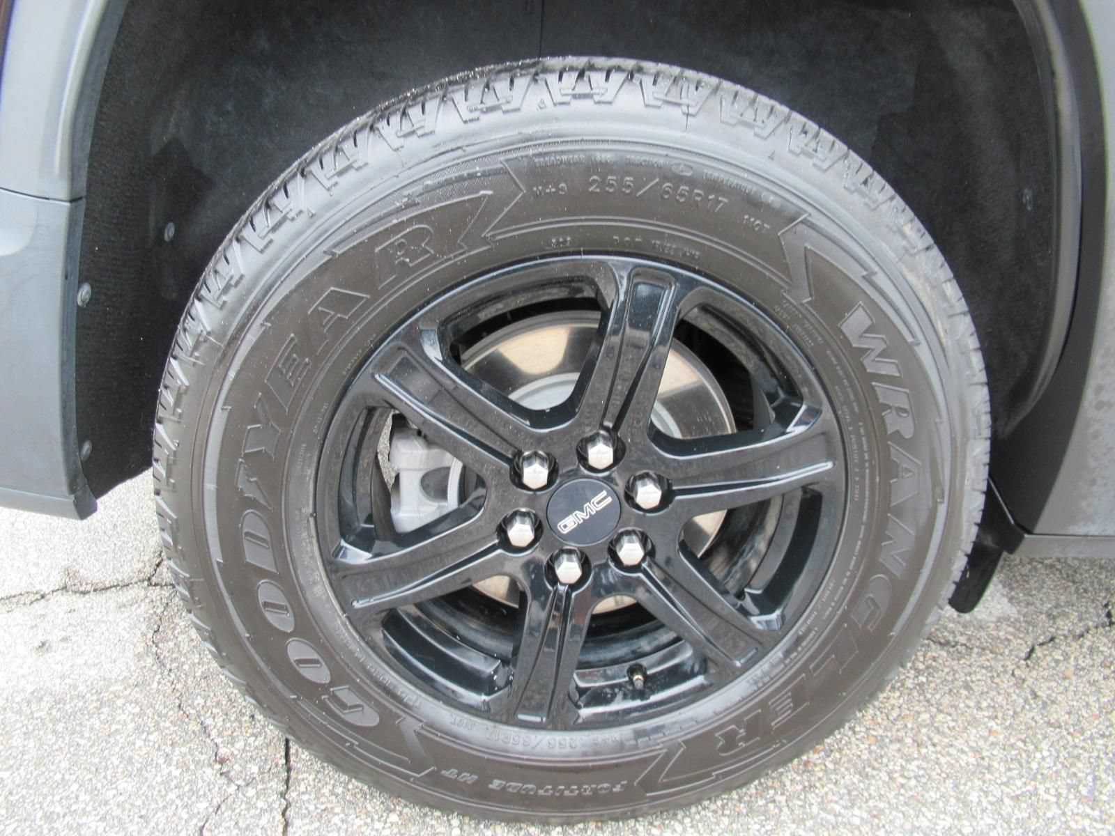 Used 2021 GMC Acadia AT4 w/ Trailering Package AWD/4WD image 8