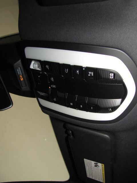 Used 2021 Porsche Macan AWD/4WD image 8