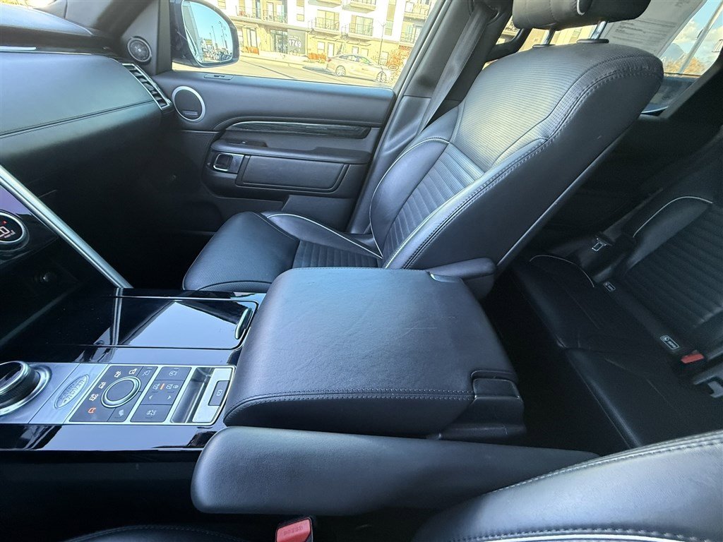 Used 2020 Land Rover Discovery HSE Luxury image 41