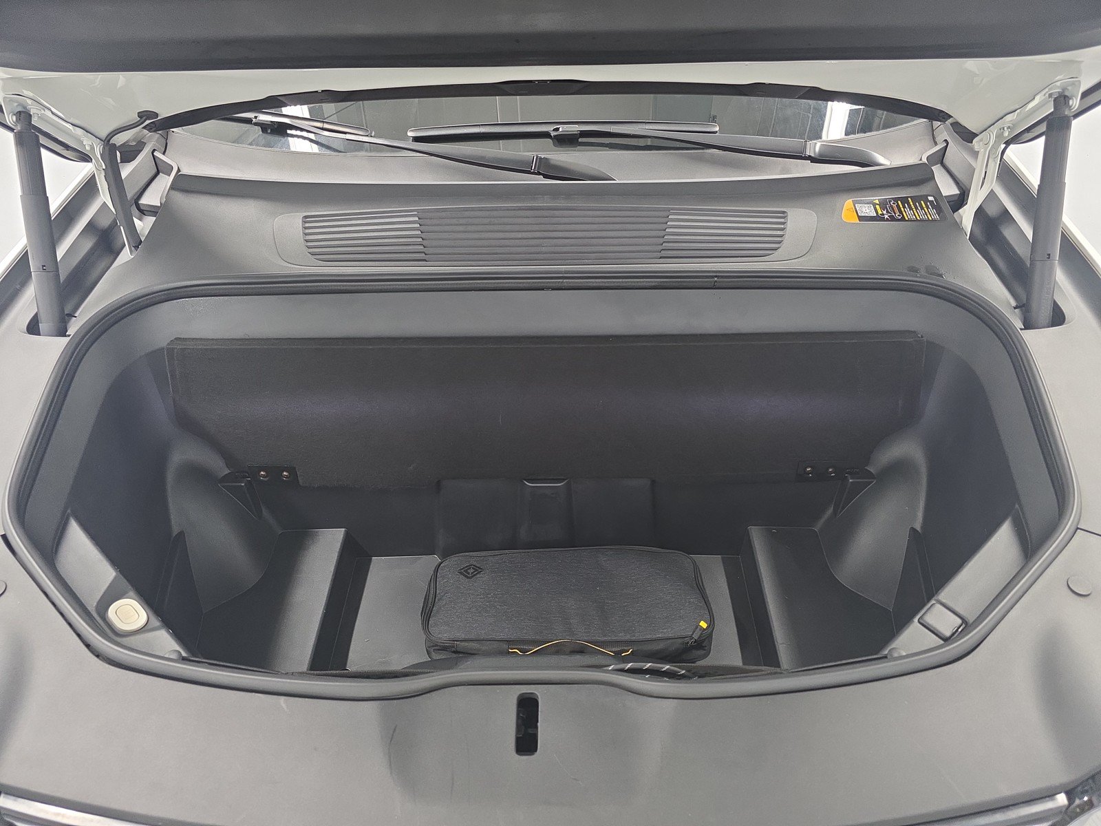 Used 2023 Rivian R1T Adventure AWD/4WD image 14