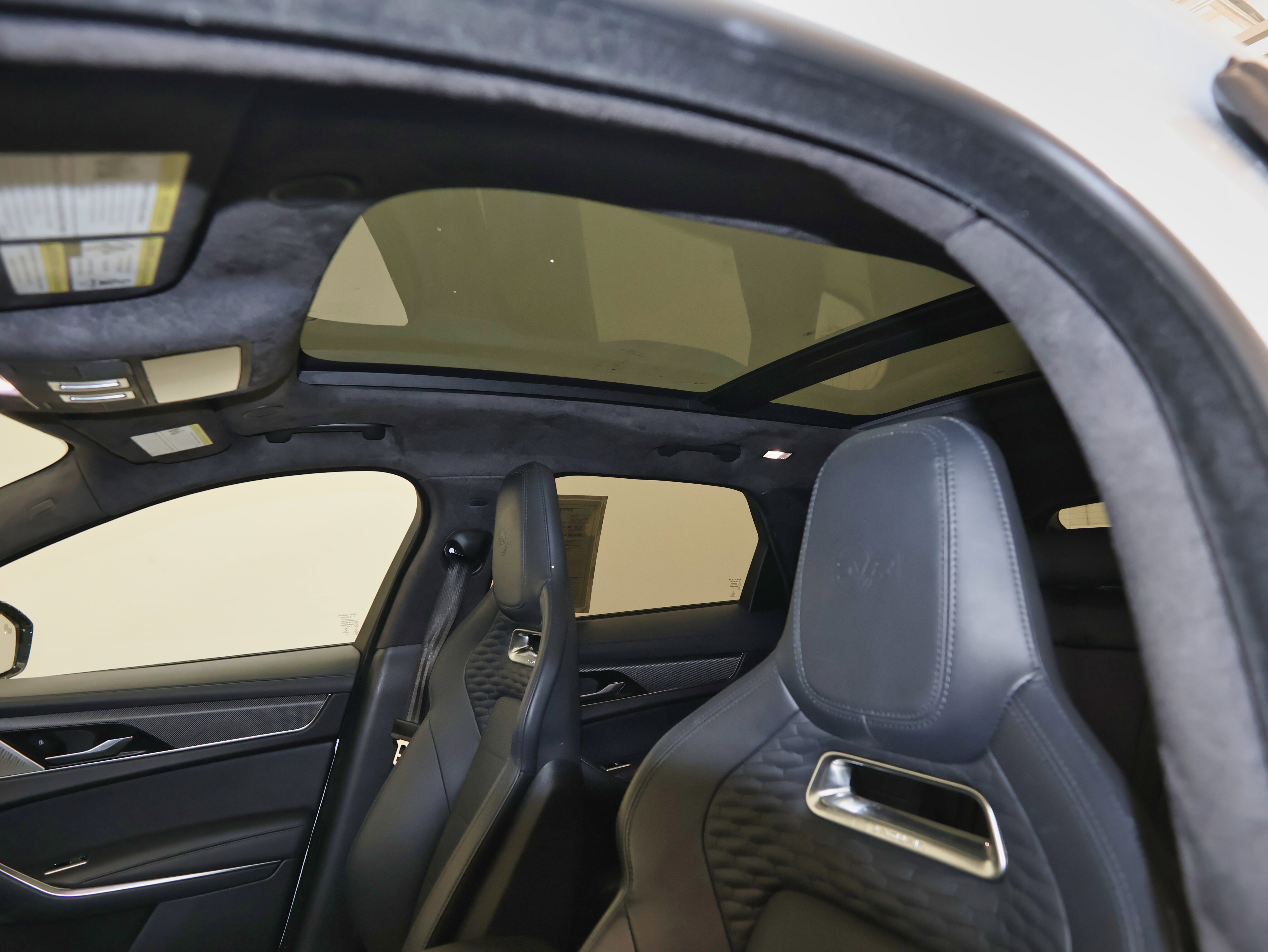 Used 2021 Jaguar F-PACE SVR image 13