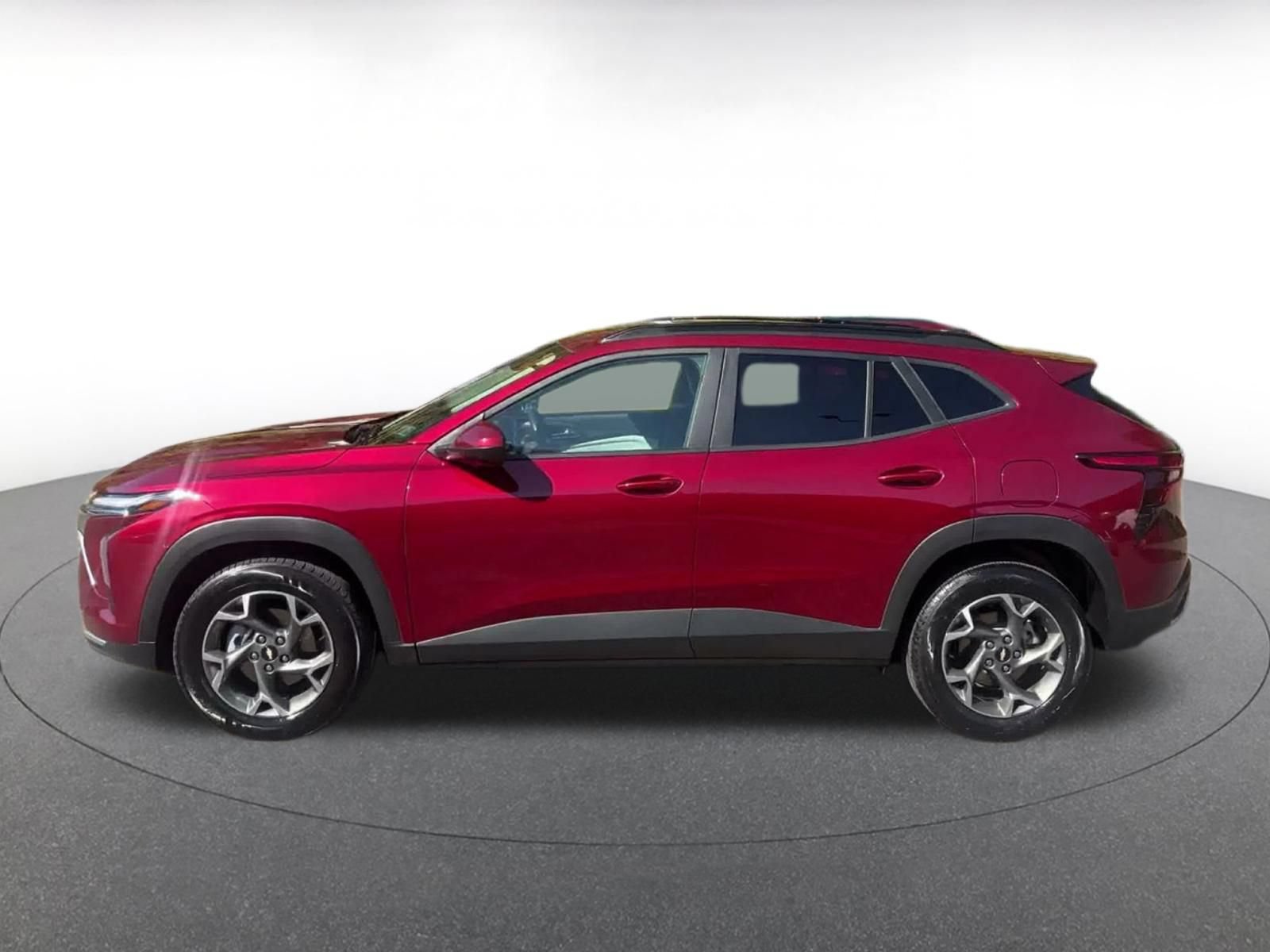 Used 2025 Chevrolet Trax LT w/ LT Convenience Package FWD image 8