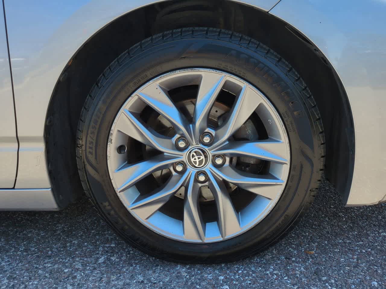 Used 2021 Toyota Avalon XLE FWD image 11