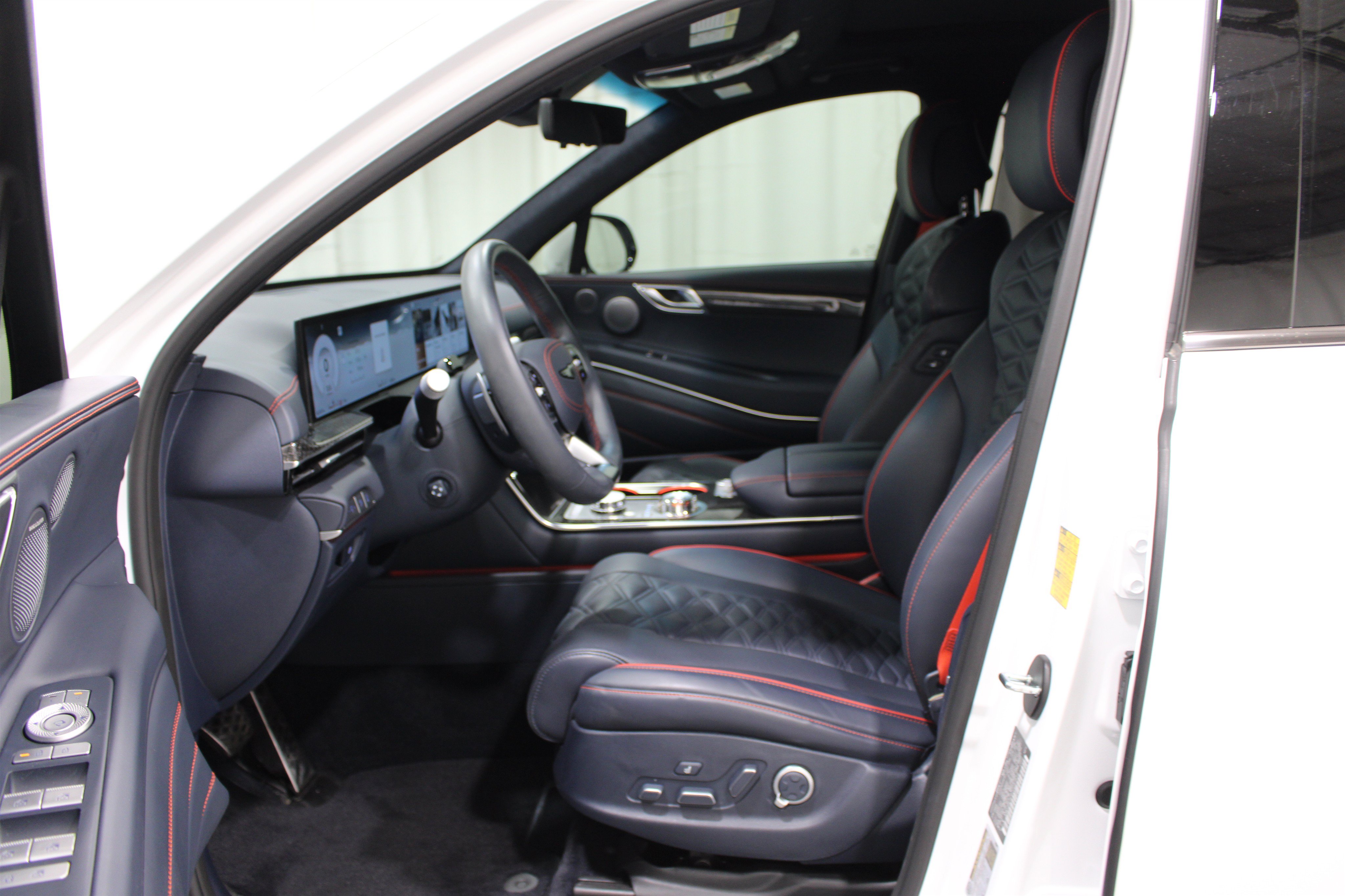 Used 2026 Genesis GV80 3.5T e-SC AWD/4WD image 3