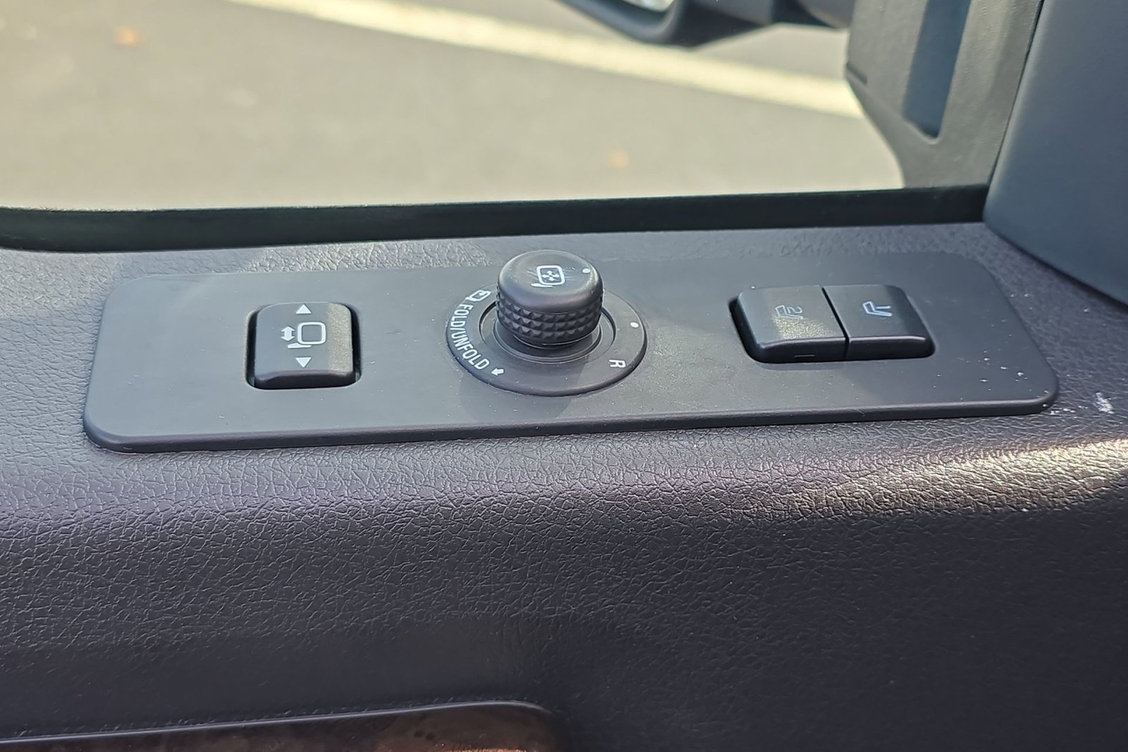 Used 2016 Ford F350 Platinum w/ Snow Plow Prep Package image 17