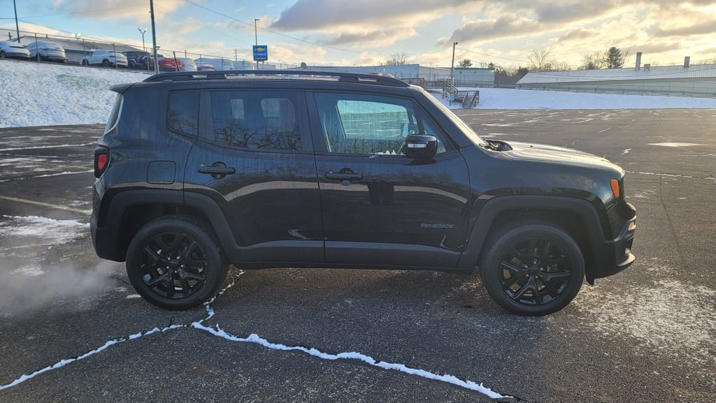 Used 2018 Jeep Renegade Altitude w/ UConnect 8.4 Nav Group AWD/4WD image 14