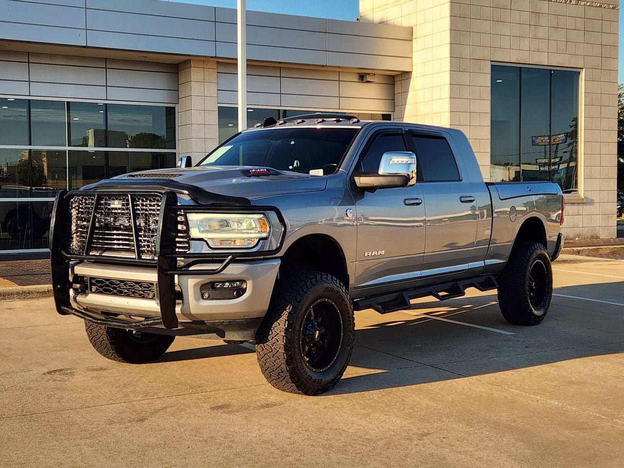 Used 2023 RAM 3500 Laramie AWD/4WD image 3