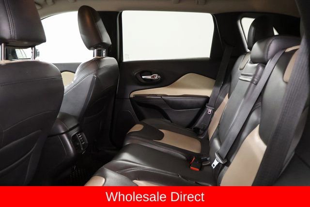 Used 2015 Jeep Cherokee Latitude w/ Cold Weather Group AWD/4WD image 29