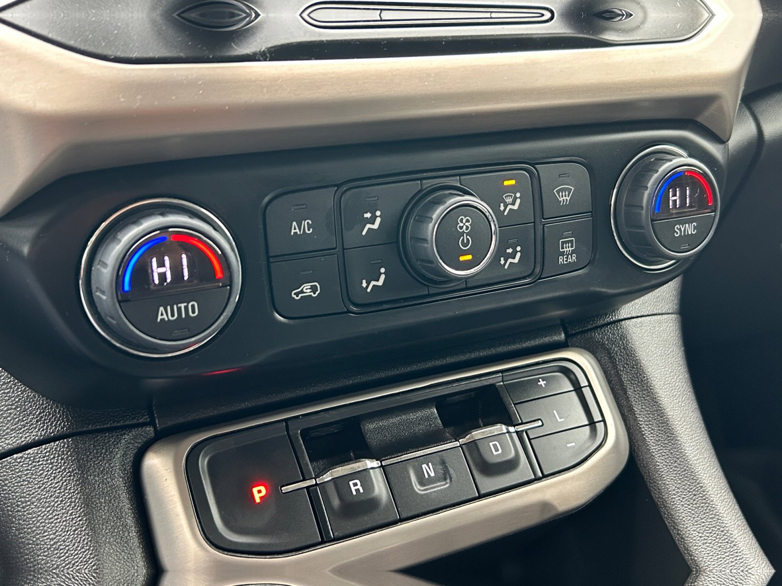 Used 2023 GMC Acadia Denali w/ Denali Ultimate Package image 18