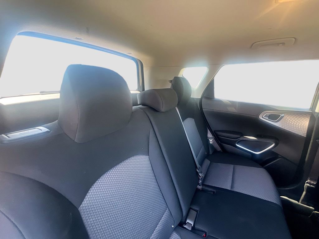 Used 2025 Kia Soul LX w/ LX Technology Package FWD image 26