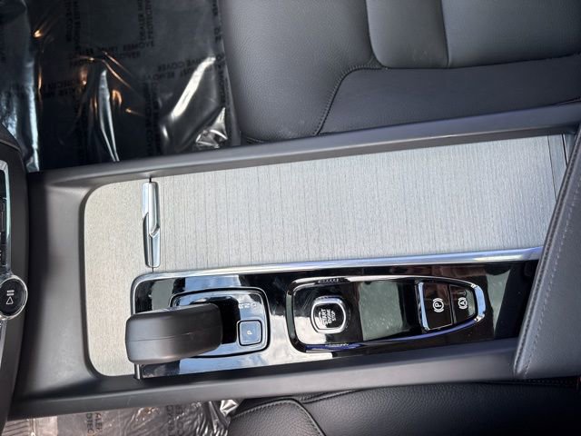 Used 2025 Volvo XC60 B5 Plus AWD/4WD image 21