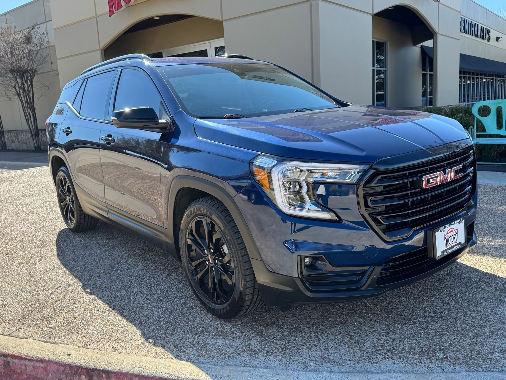 Used 2022 GMC Terrain SLT w/ Infotainment Package II FWD image 6
