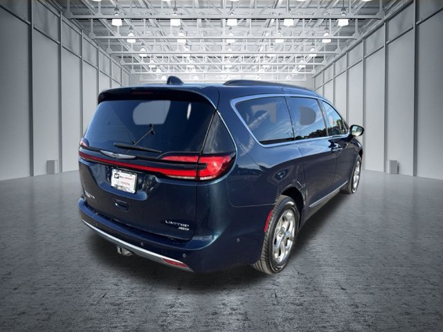 Used 2023 Chrysler Pacifica Limited w/ Uconnect Theater Family Group AWD/4WD image 5