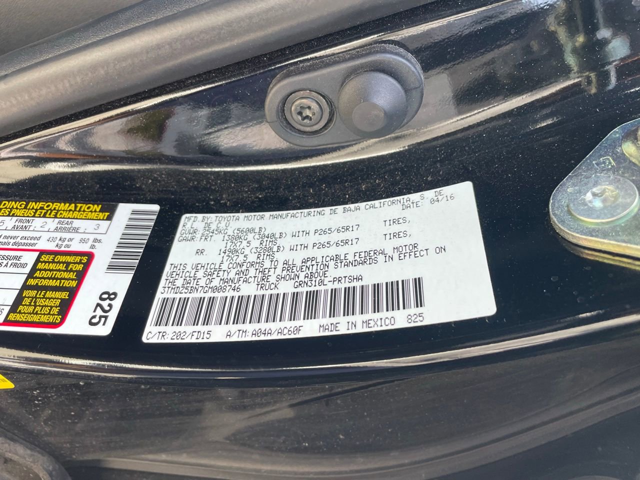 Used 2016 Toyota Tacoma TRD Sport w/ Towing Package AWD/4WD image 14