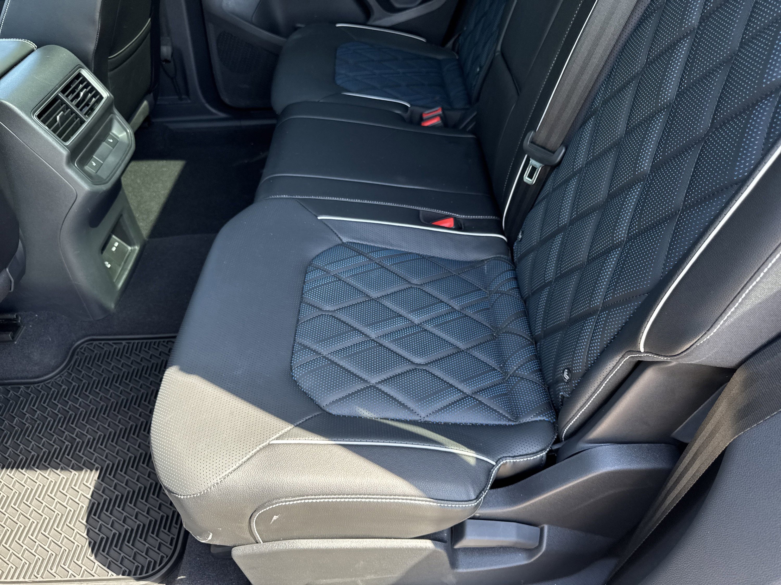 Used 2024 Volkswagen Atlas Cross Sport SEL Premium R-Line image 14