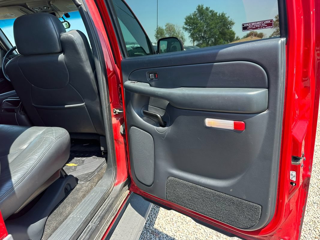 Used 2002 Chevrolet Avalanche 2500 w/ Convenience Pkg AWD/4WD image 21