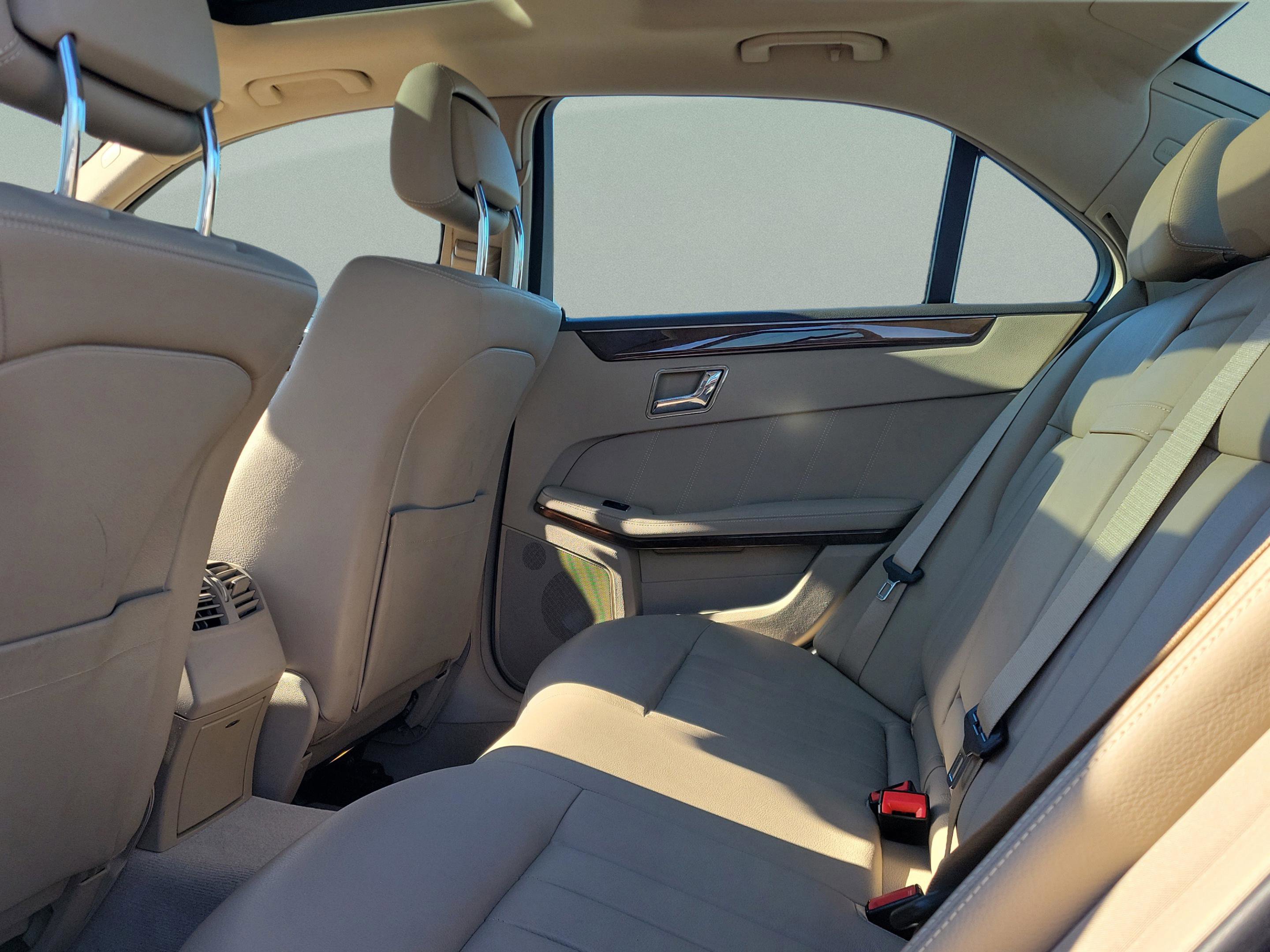 Used 2010 Mercedes-Benz E 350 4MATIC Sedan image 9