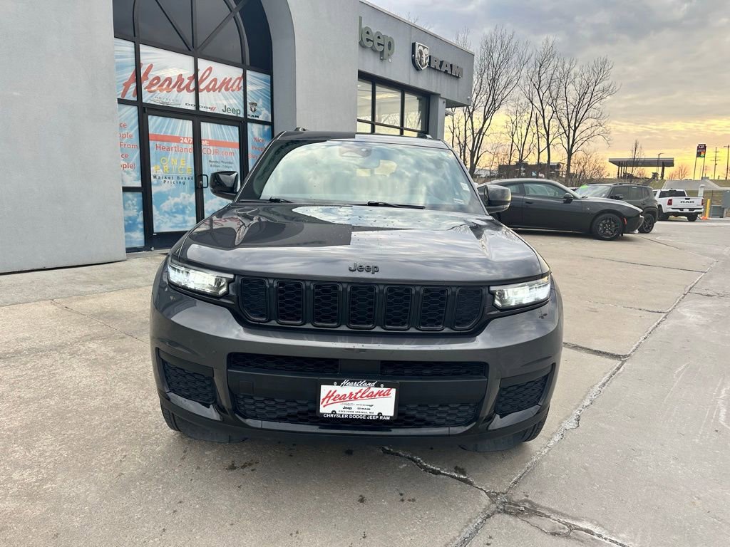 Used 2024 Jeep Grand Cherokee L Laredo image 4