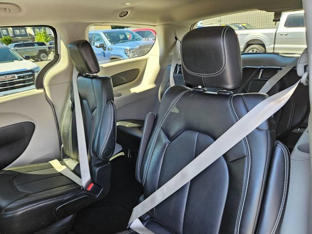 Used 2024 Chrysler Pacifica Touring-L FWD image 21