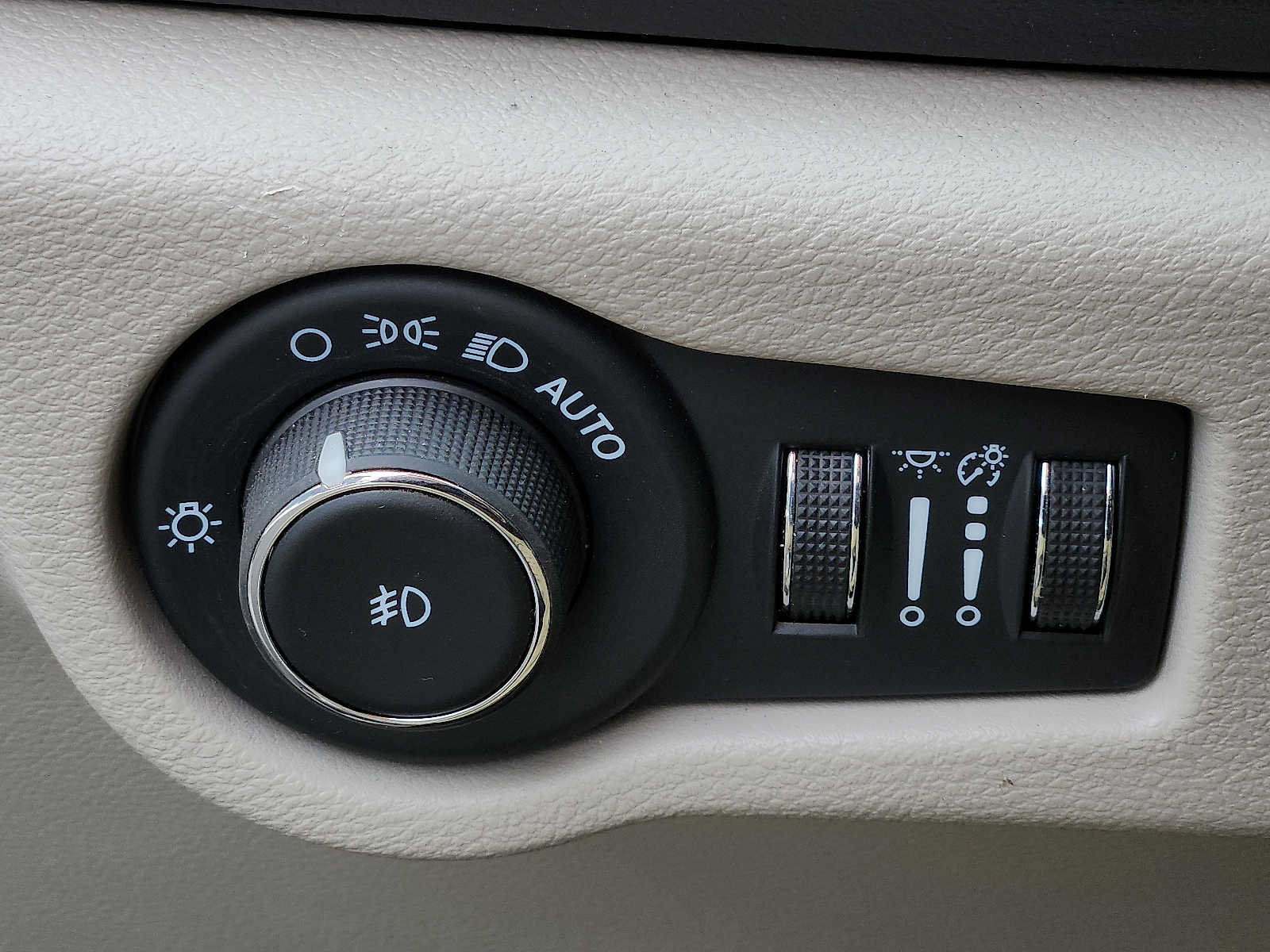 Used 2024 Chrysler Pacifica Touring-L FWD image 24