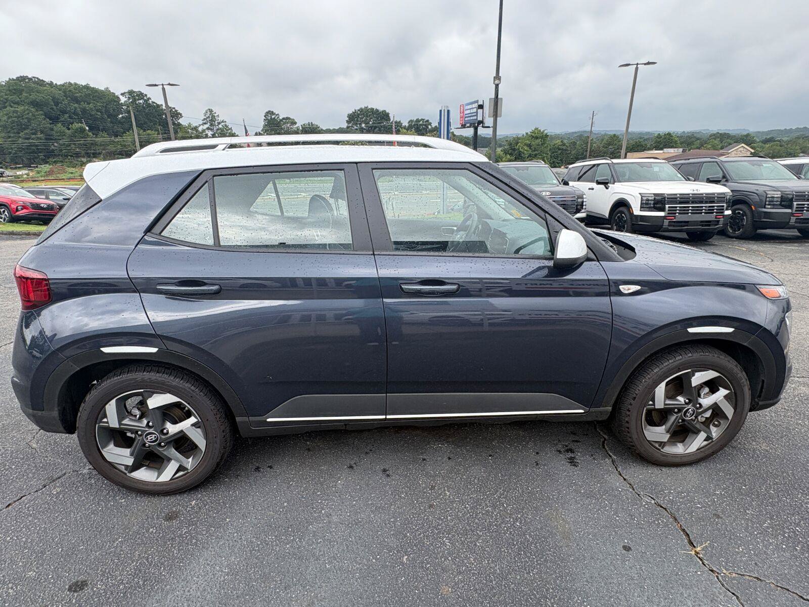 Used 2025 Hyundai Venue Limited FWD image 5