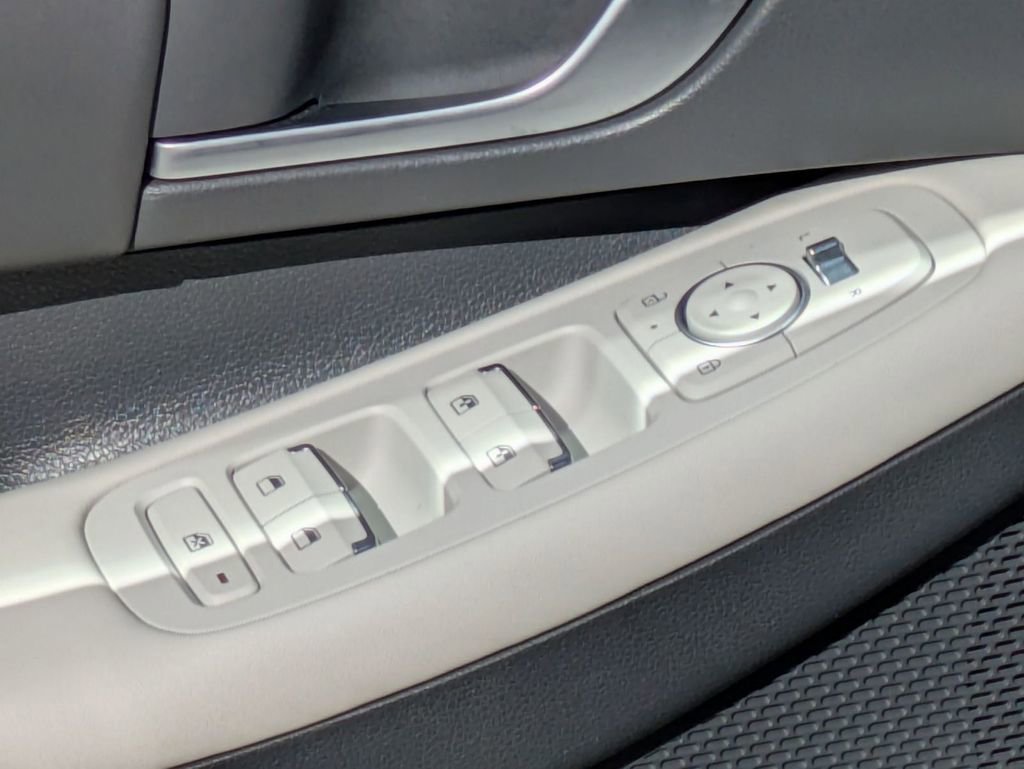 Certified 2025 Hyundai Sonata SEL image 12