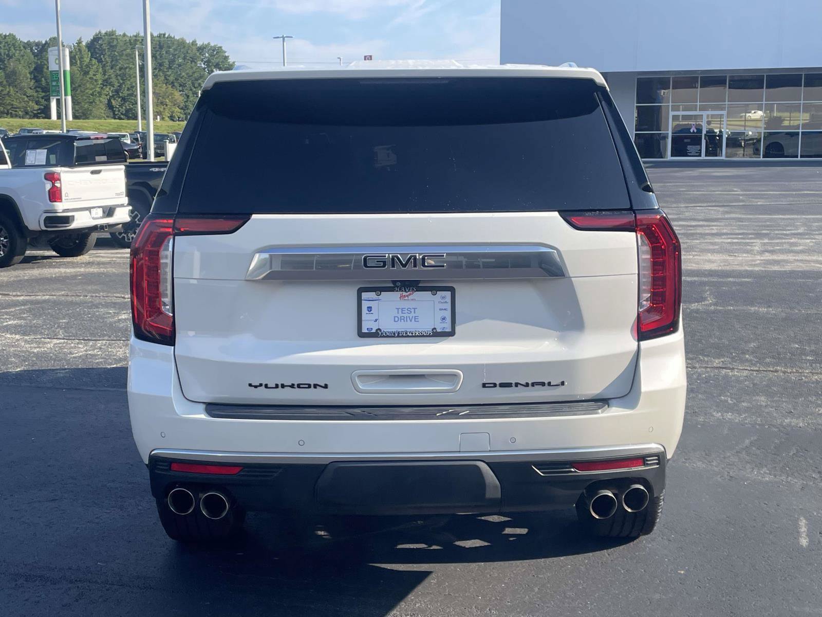 Used 2021 GMC Yukon Denali w/ Denali Premium Package RWD image 4