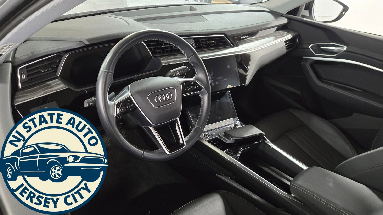 Used 2022 Audi e-tron Premium w/ Convenience Plus Package image 15