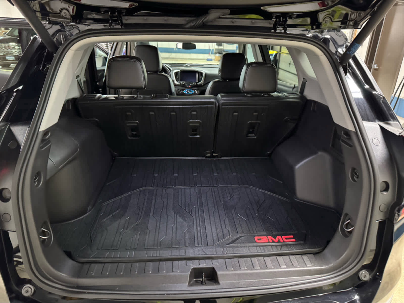 Certified 2024 GMC Terrain SLT w/ Infotainment Package II AWD/4WD image 13