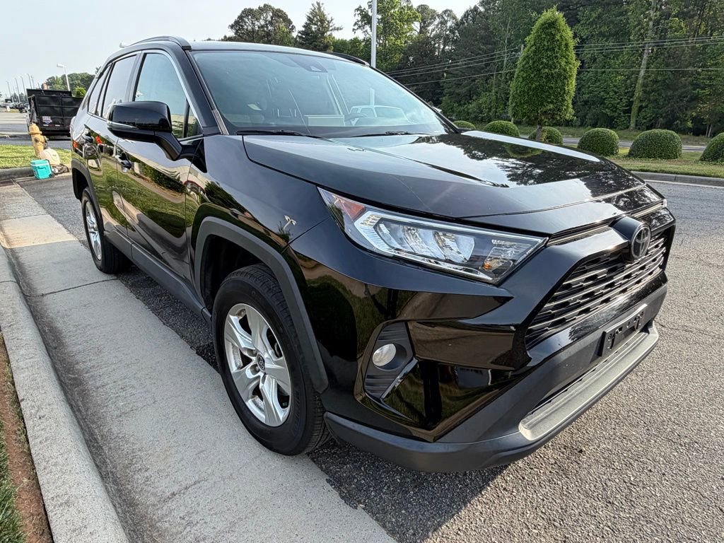 Used 2021 Toyota RAV4 XLE AWD/4WD image 3