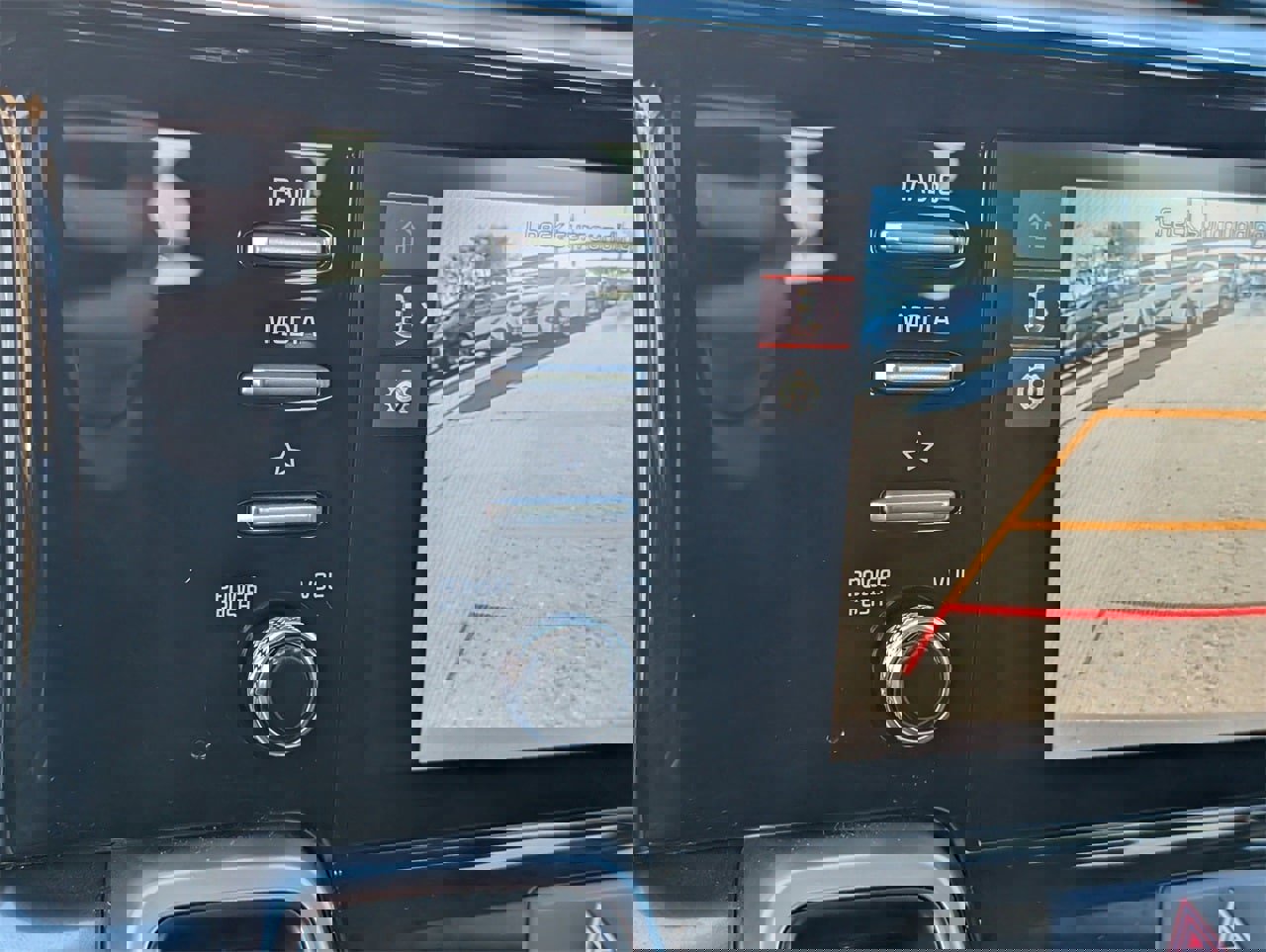 Used 2023 Kia Sorento LX image 16