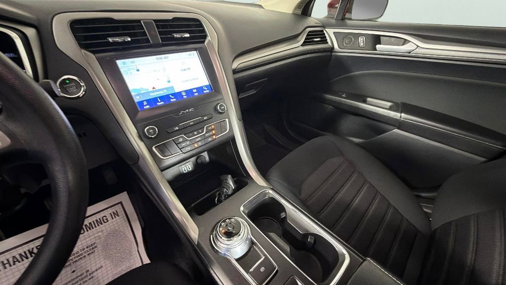 Used 2020 Ford Fusion SE FWD image 19