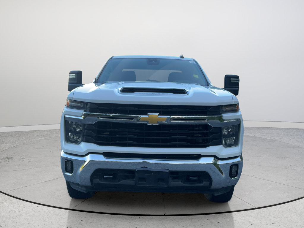 Used 2024 Chevrolet Silverado 2500 LT AWD/4WD image 3