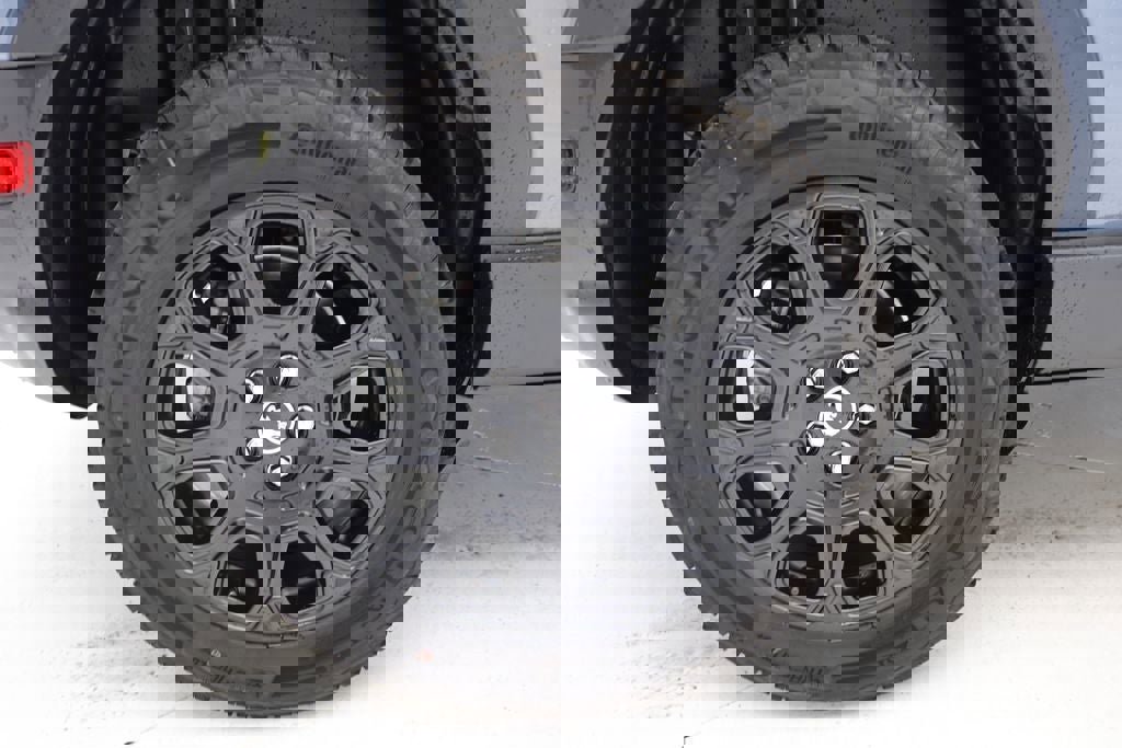 Used 2025 Ford Bronco Sport Badlands image 9