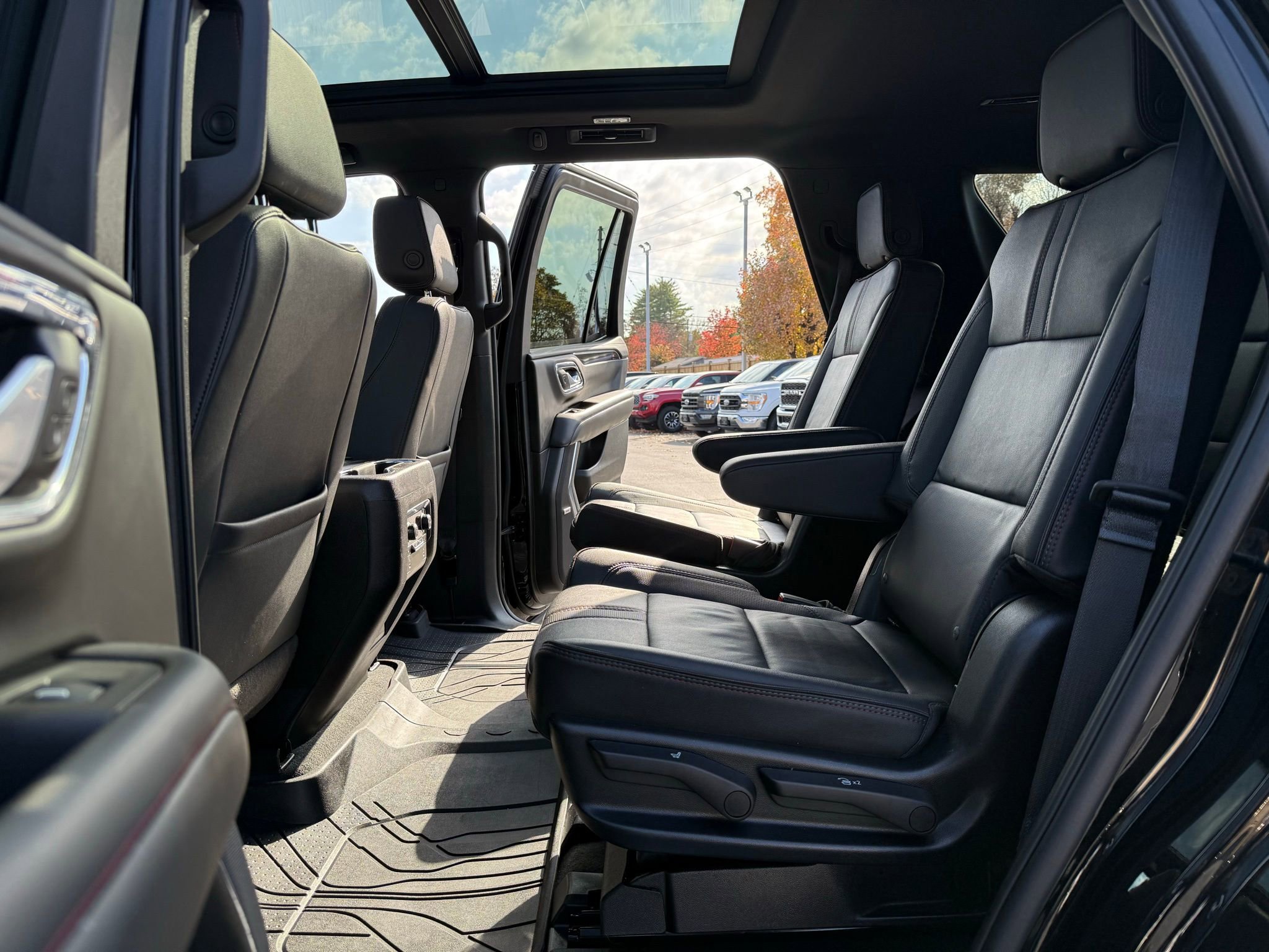 Used 2022 Chevrolet Tahoe RST w/ Luxury Package image 36