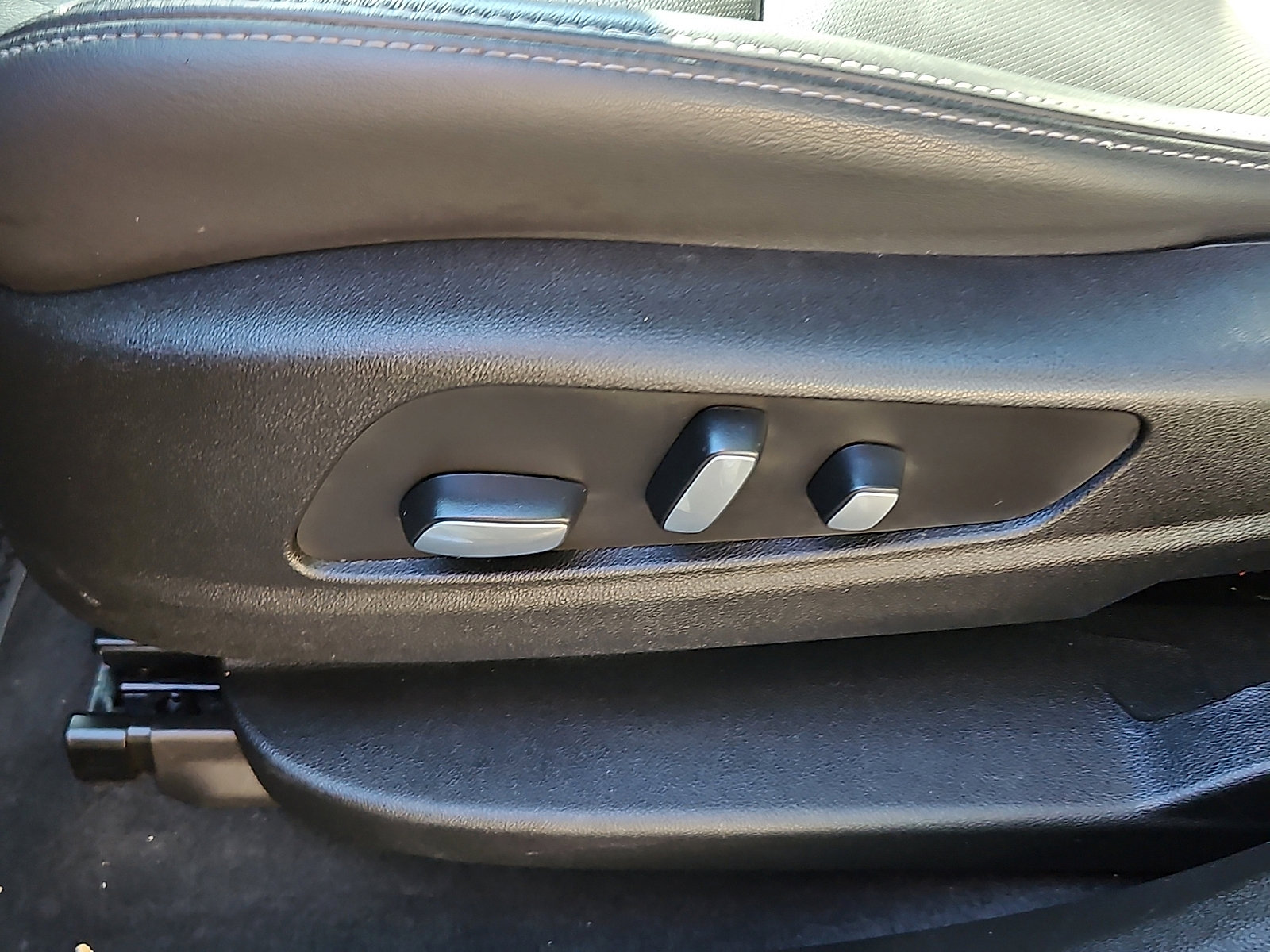 Used 2023 Cadillac XT6 Premium Luxury w/ Technology Package image 25