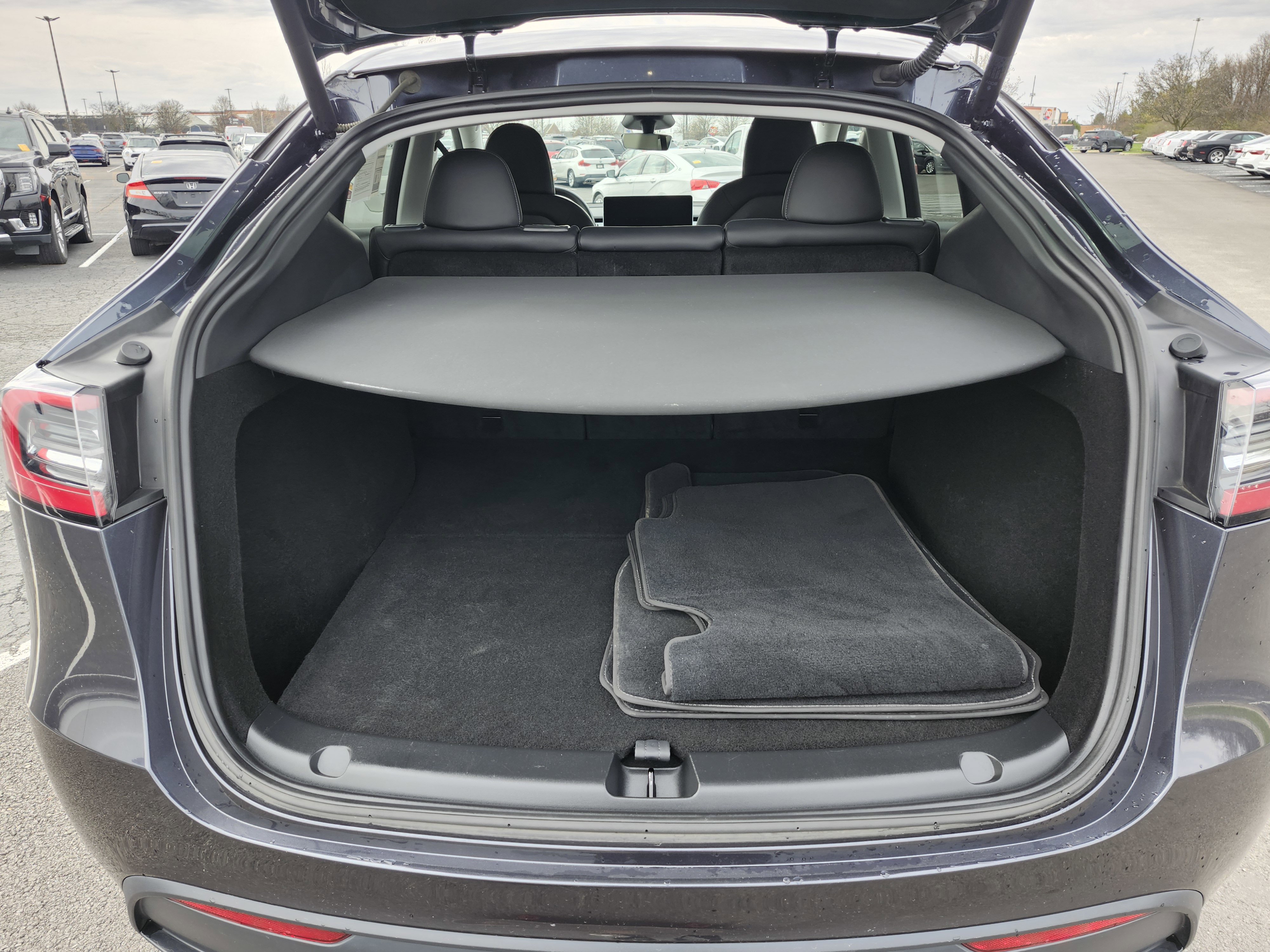 Used 2024 Tesla Model Y Long Range AWD/4WD image 23