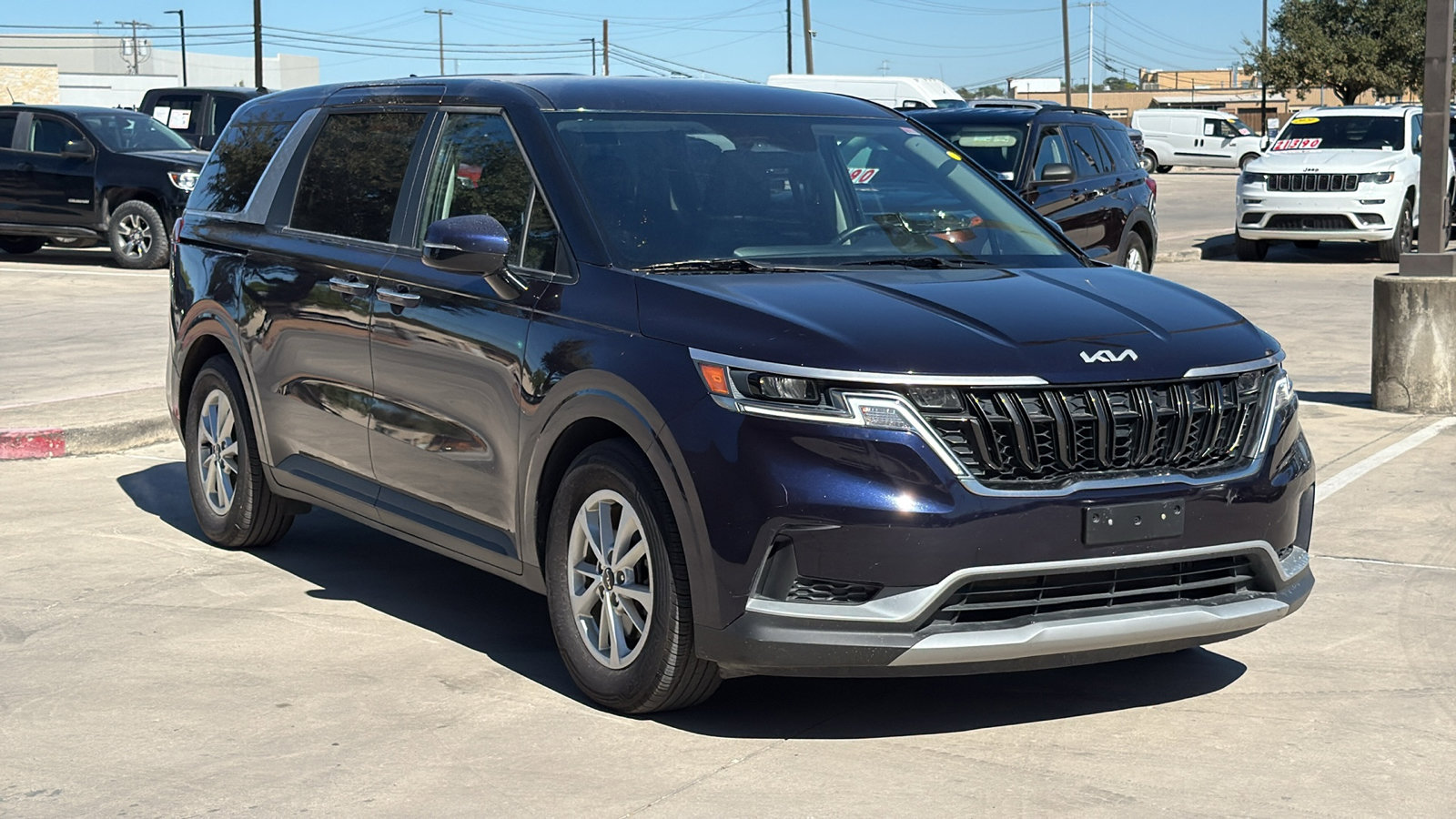 Used 2024 Kia Carnival LX image 7