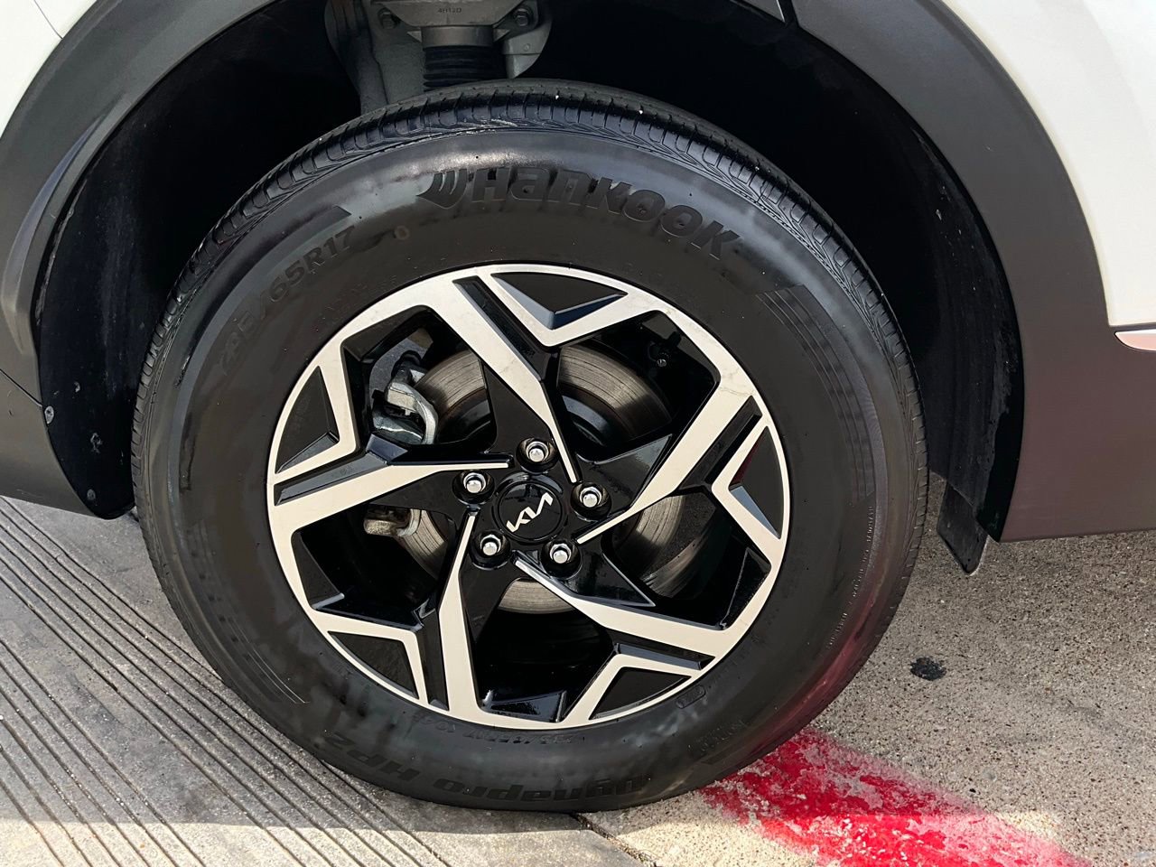 Used 2025 Kia Sportage LX image 9