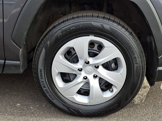 Used 2024 Toyota RAV4 LE image 8