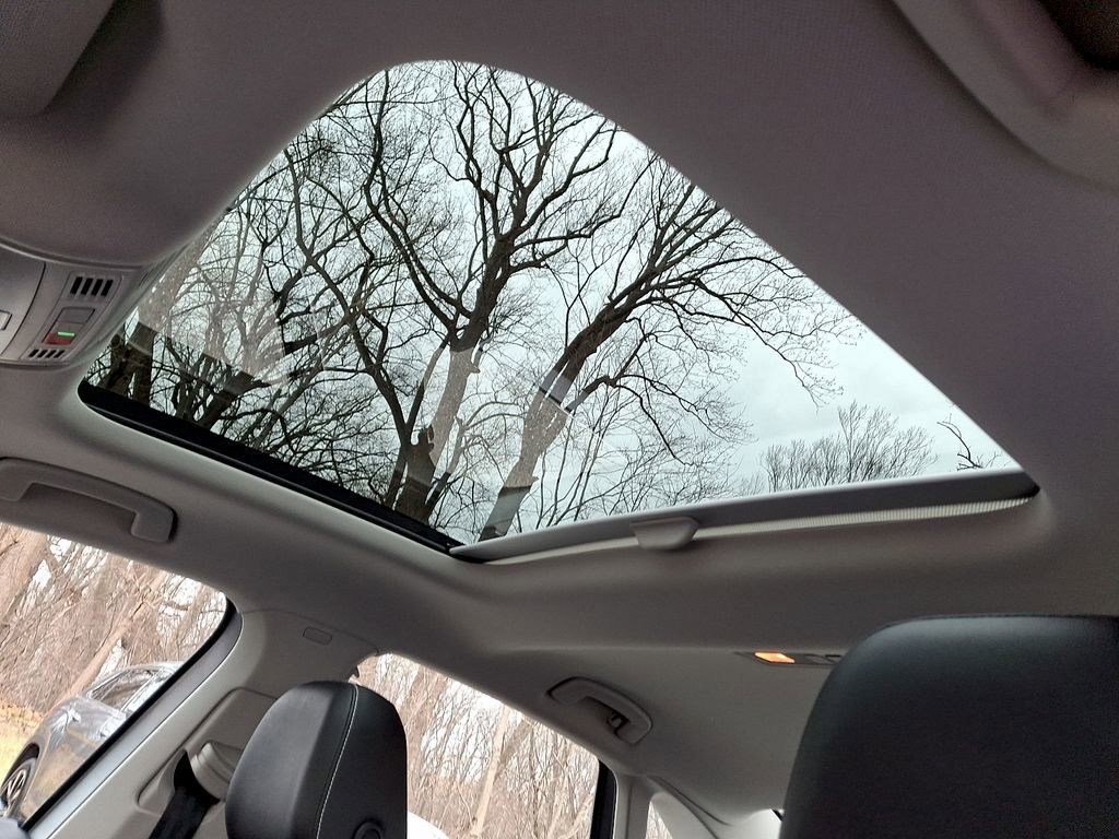 Certified 2022 Volkswagen Jetta SE w/ Panoramic Sunroof Package FWD image 14