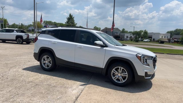 Certified 2023 GMC Terrain SLE w/ Driver Convenience Package AWD/4WD image 2