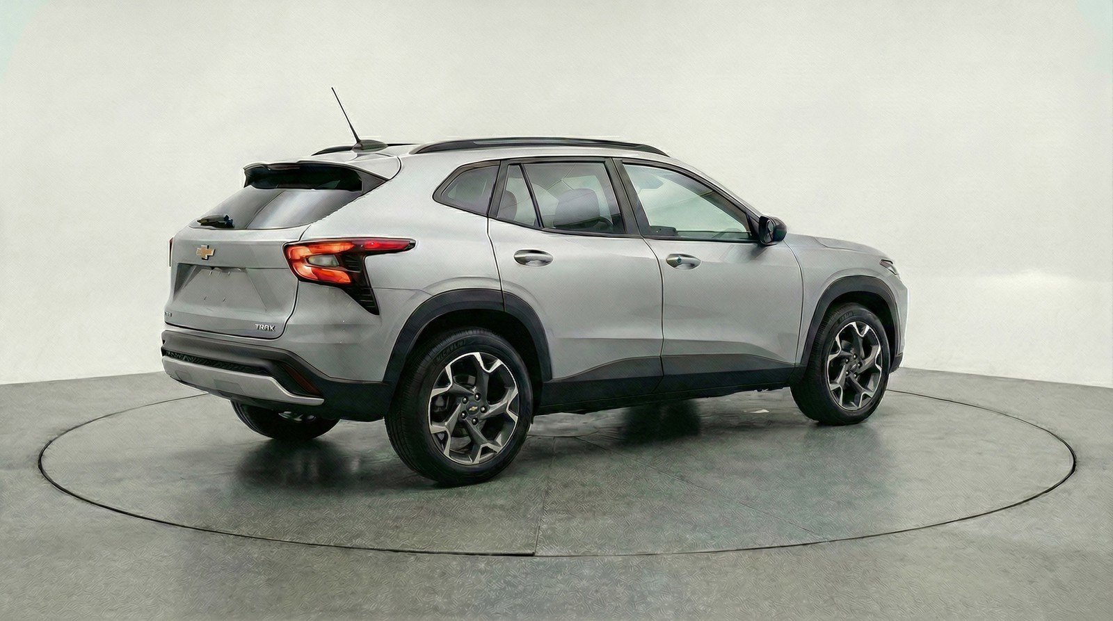 Used 2025 Chevrolet Trax LT w/ LT Convenience Package FWD image 9