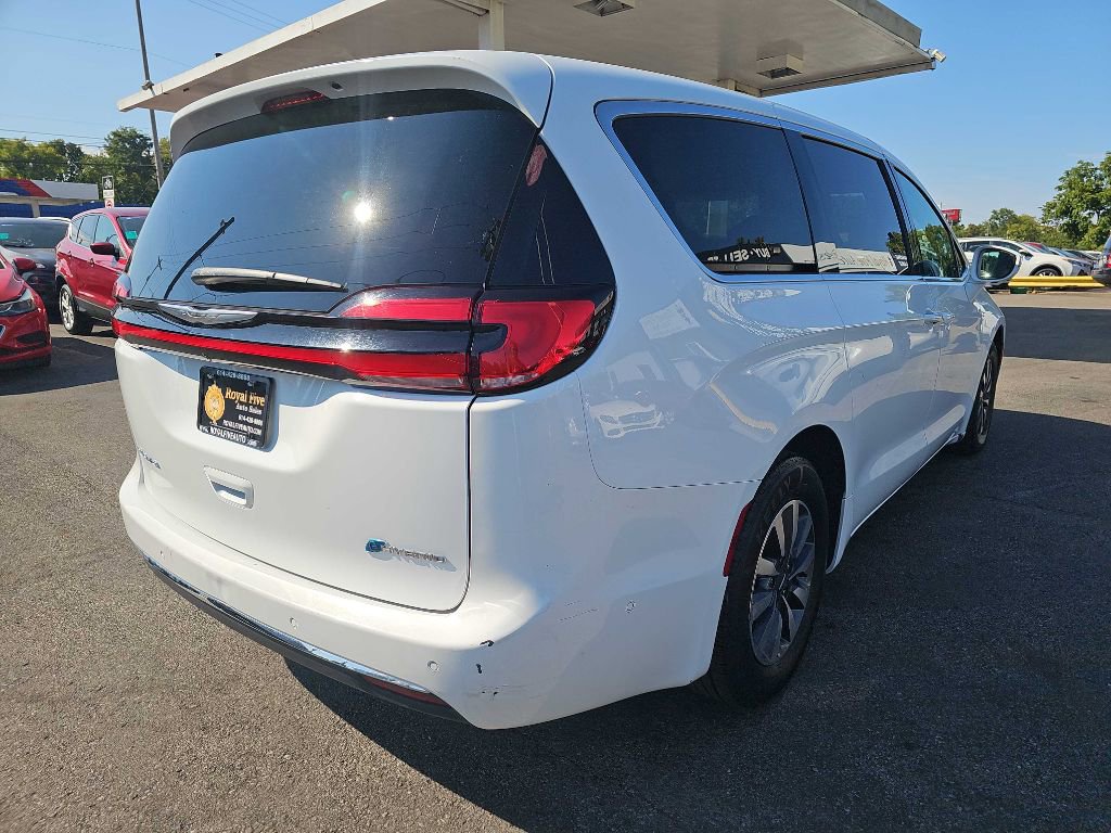 Used 2022 Chrysler Pacifica Touring-L w/ Uconnect Theater Family Group image 20