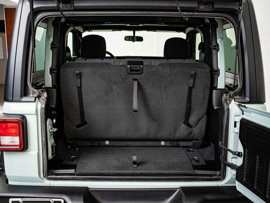 Used 2023 Jeep Wrangler Willys AWD/4WD image 21