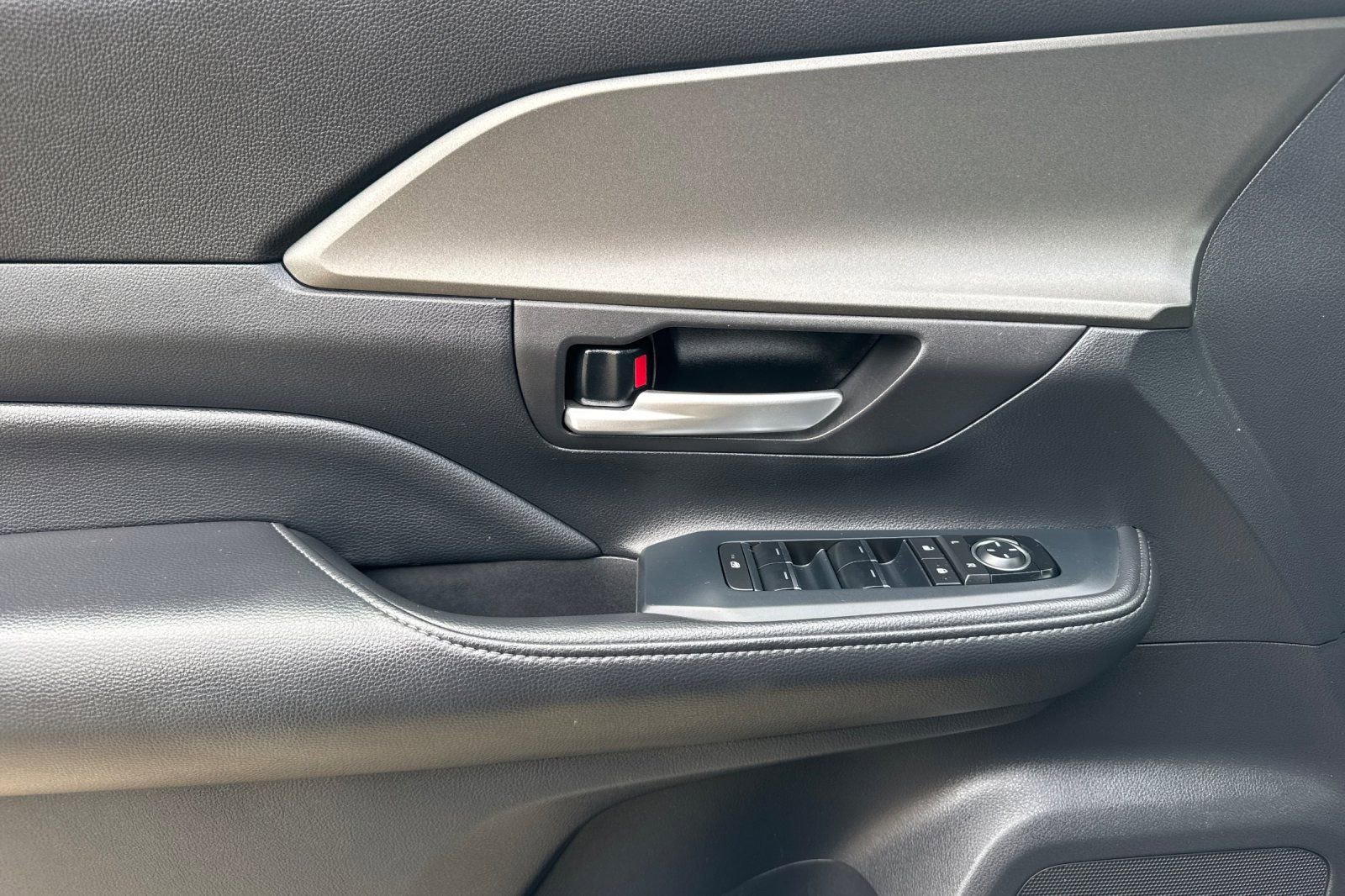 Certified 2025 Toyota Grand Highlander AWD image 12