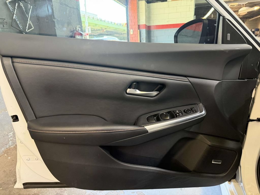 Used 2022 Nissan Sentra SR w/ SR Premium Package FWD image 7