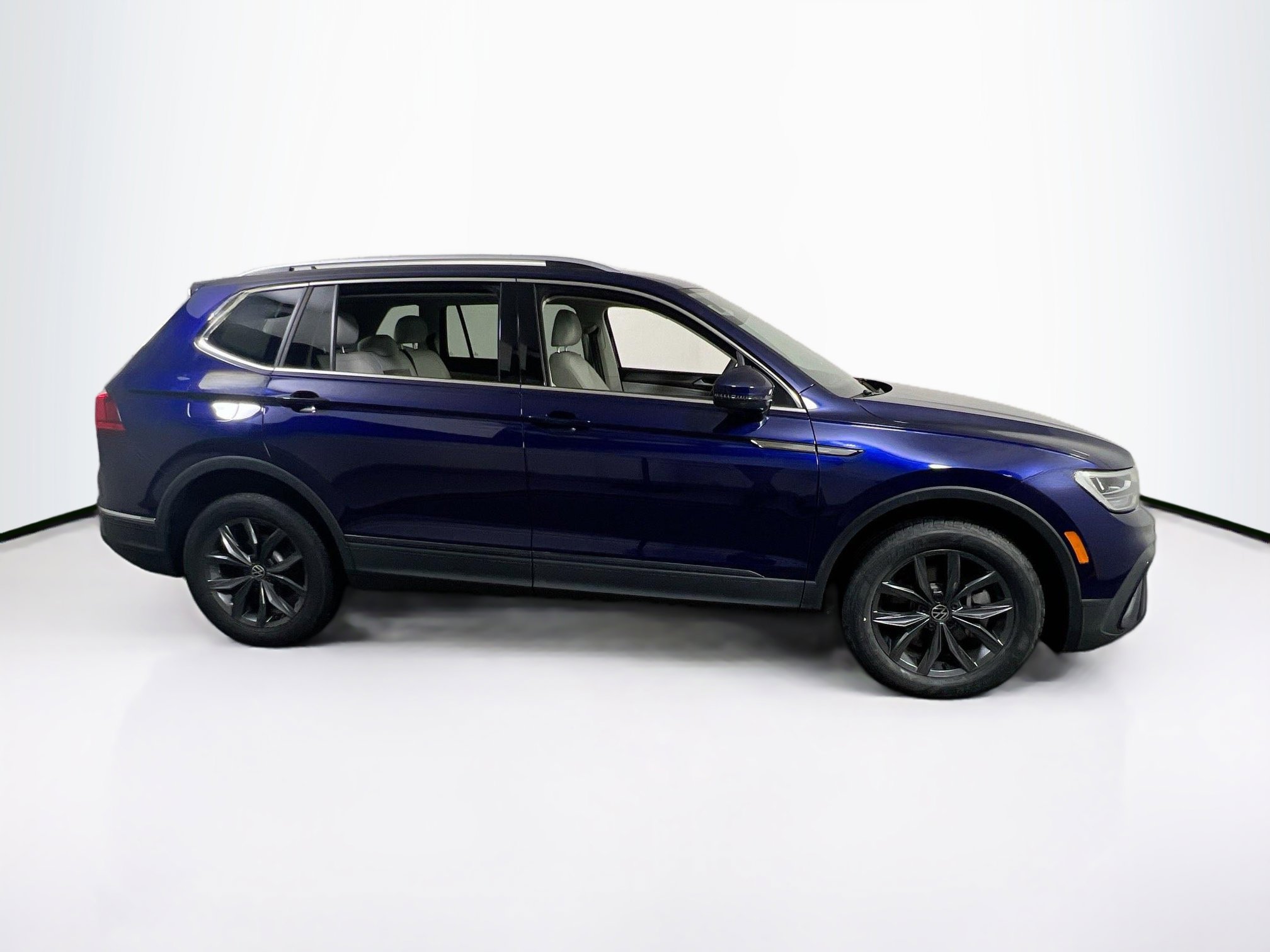 Used 2022 Volkswagen Tiguan SE AWD/4WD image 4