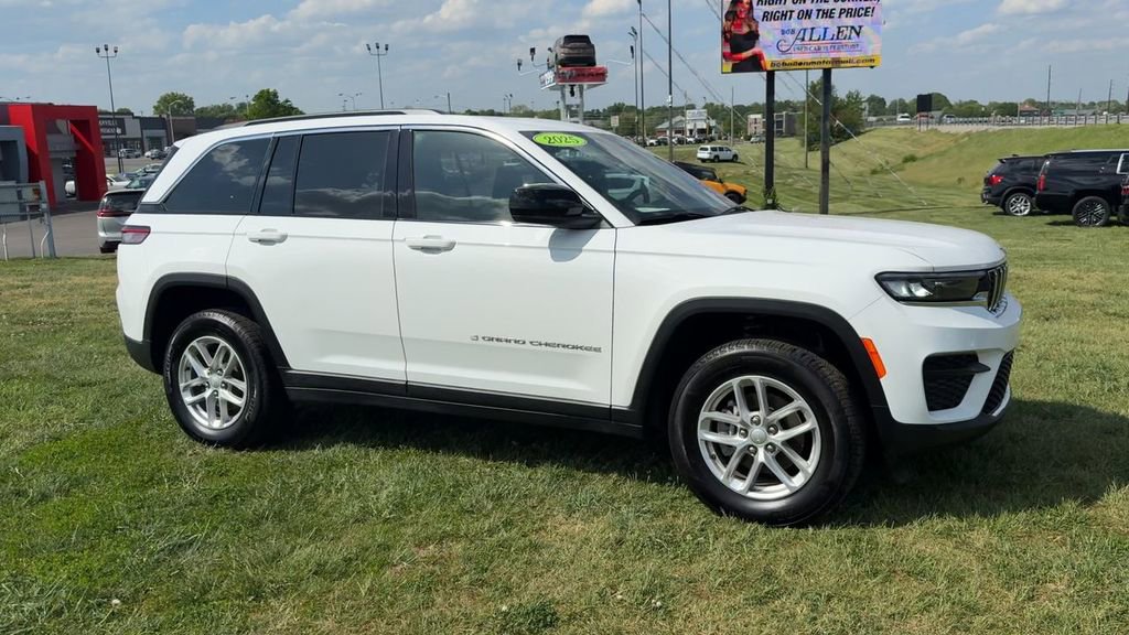 Used 2025 Jeep Grand Cherokee 4WD image 8